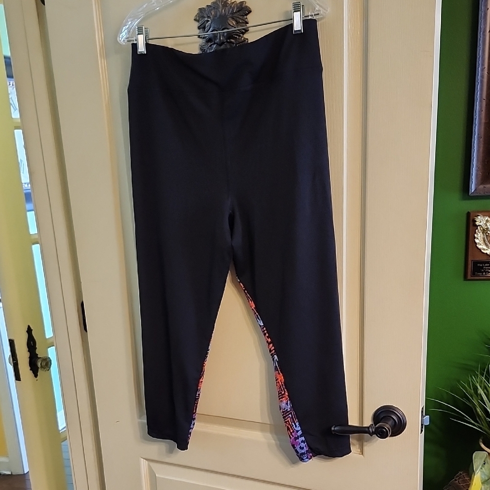 KANDY KARMA VIBRANT PATTERNED ATHLETIC LEGGINGS with BLACK PANELS - Picture 3 of 3